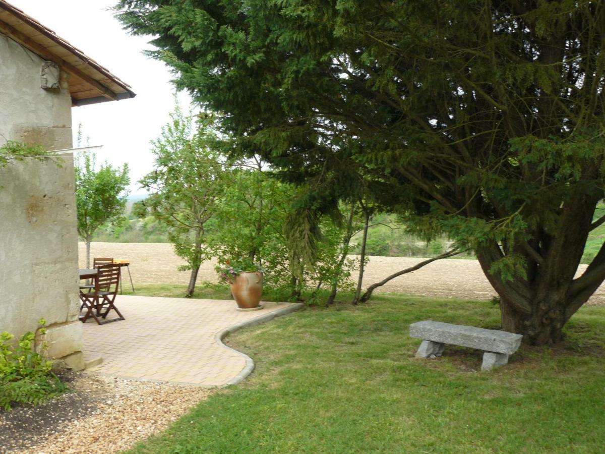 Gite Rural Charentais Les Essards  エクステリア 写真