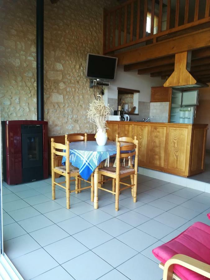 Gite Rural Charentais Les Essards  エクステリア 写真